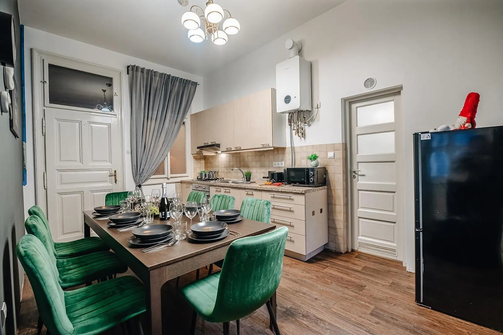 Cinematic Apartment With Pool Table & Cinema Room In The Heart Of Prague