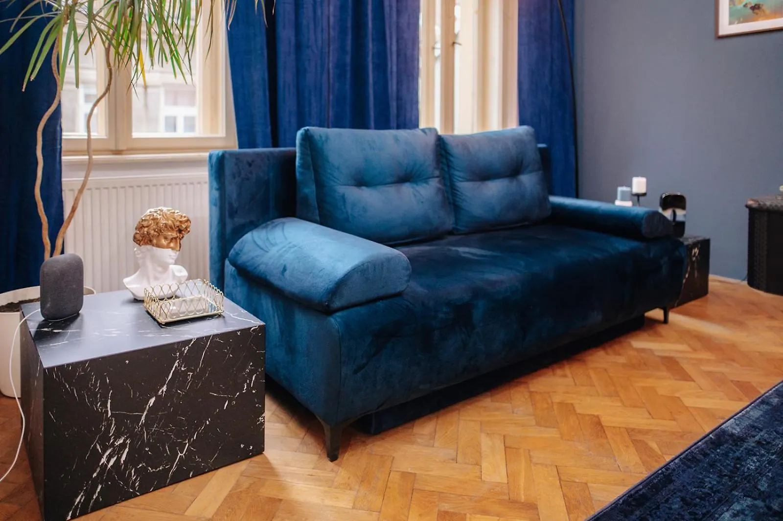 Cinematic Apartment With Pool Table & Cinema Room In The Heart Of Prague