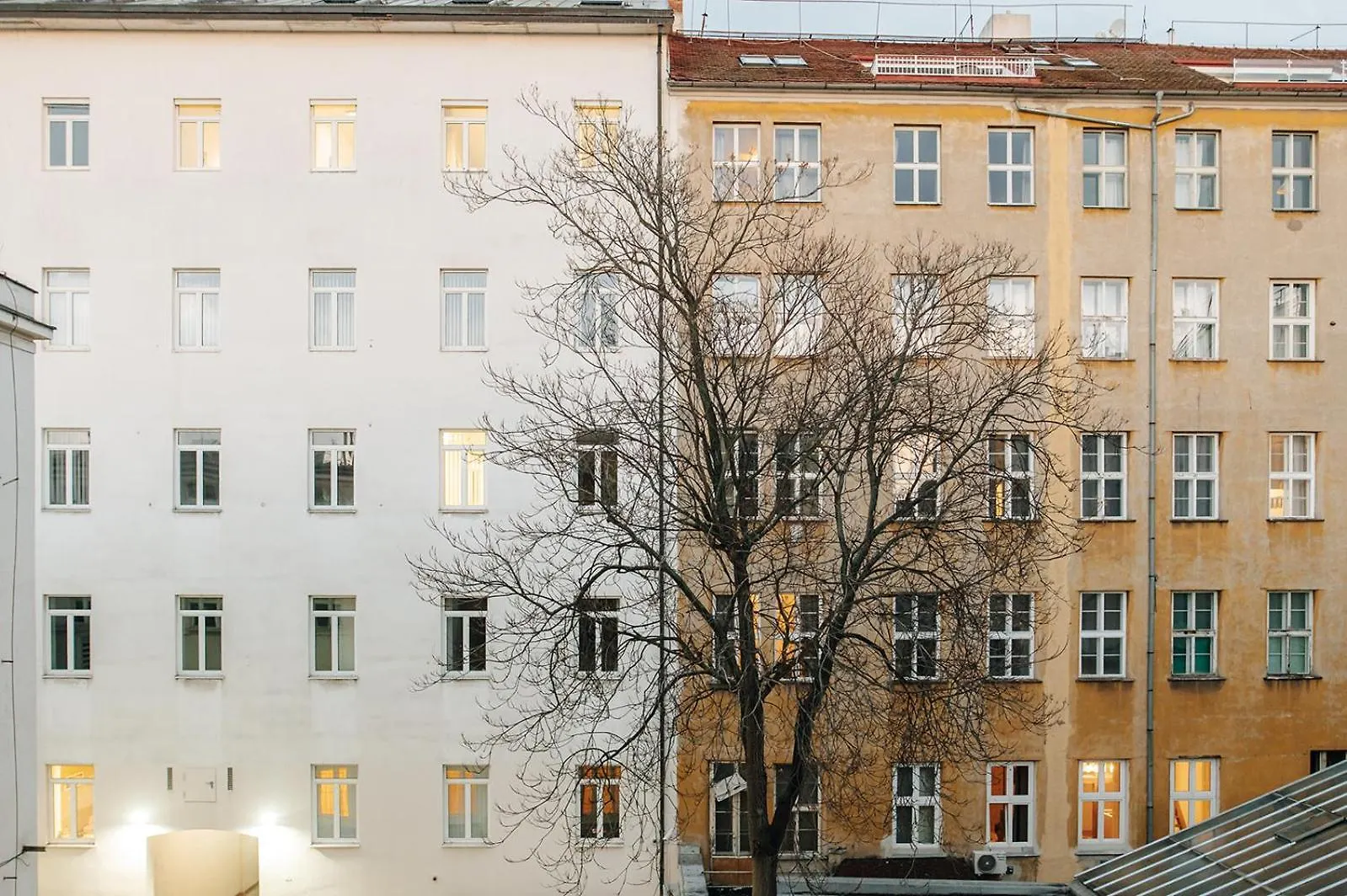 Cinematic Apartment With Pool Table & Cinema Room In The Heart Of Prague