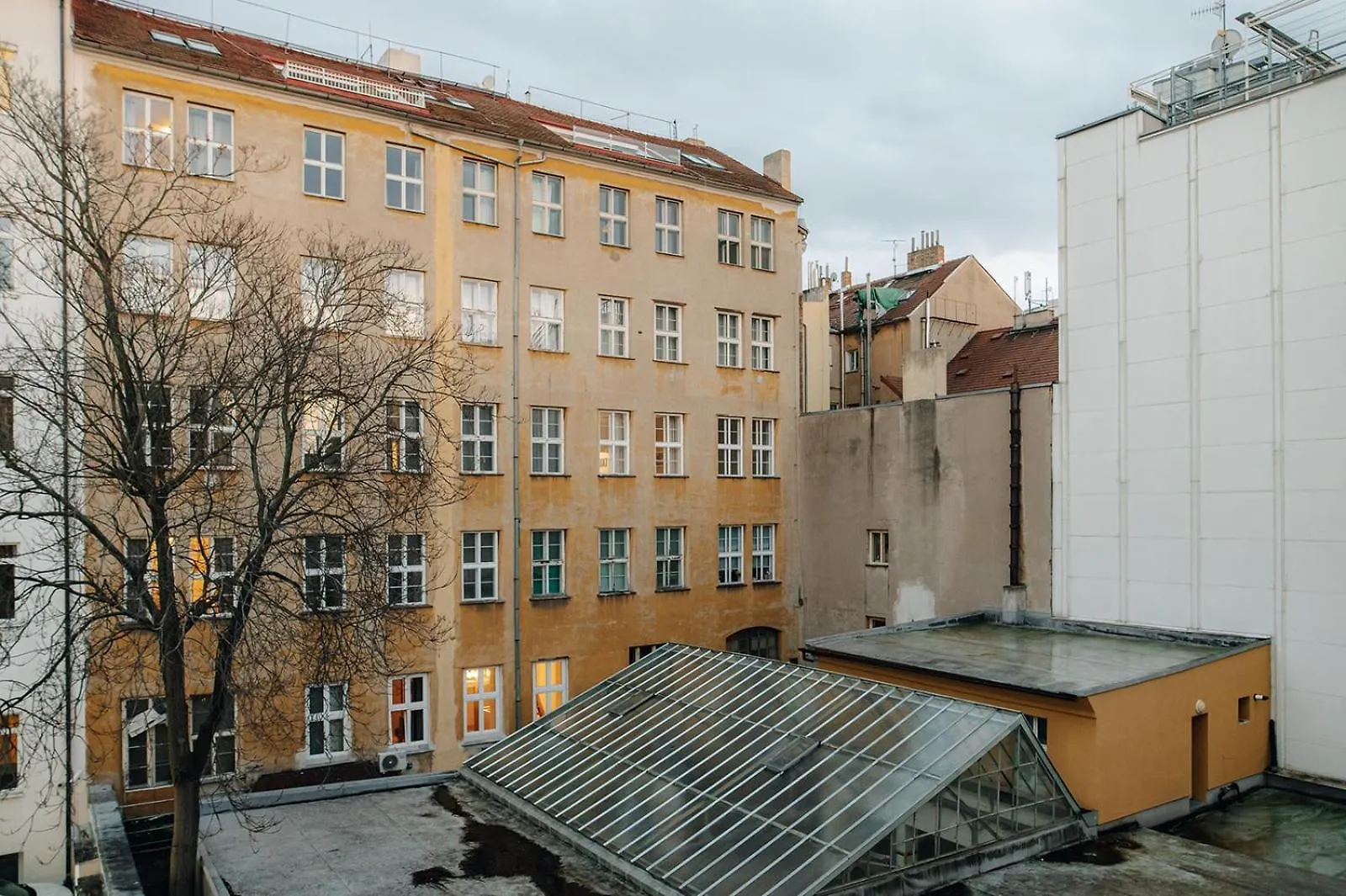Cinematic Apartment With Pool Table & Cinema Room In The Heart Of Prague
