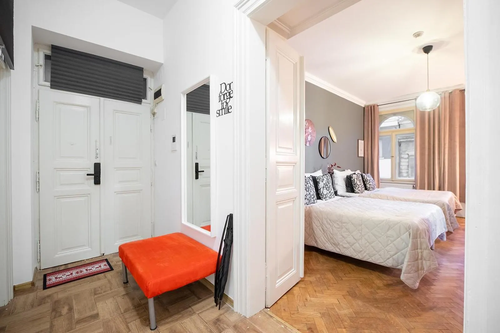 Cinematic Apartment With Pool Table & Cinema Room In The Heart Of Prague