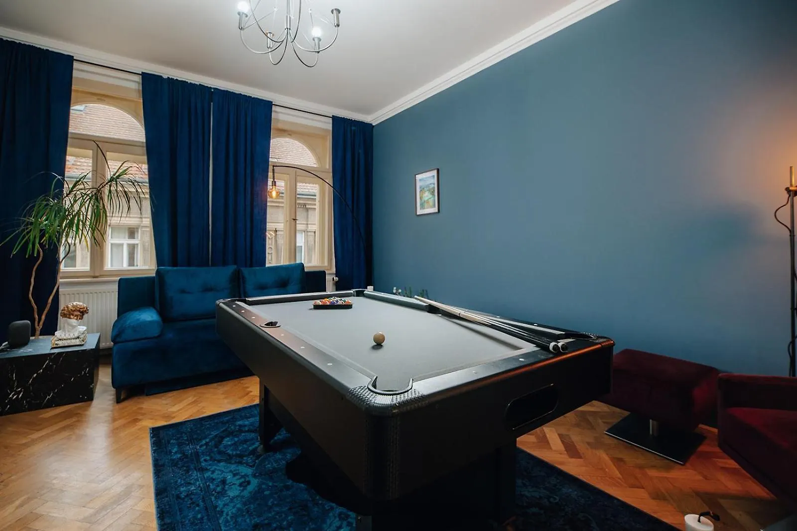 Cinematic Apartment With Pool Table & Cinema Room In The Heart Of Prague