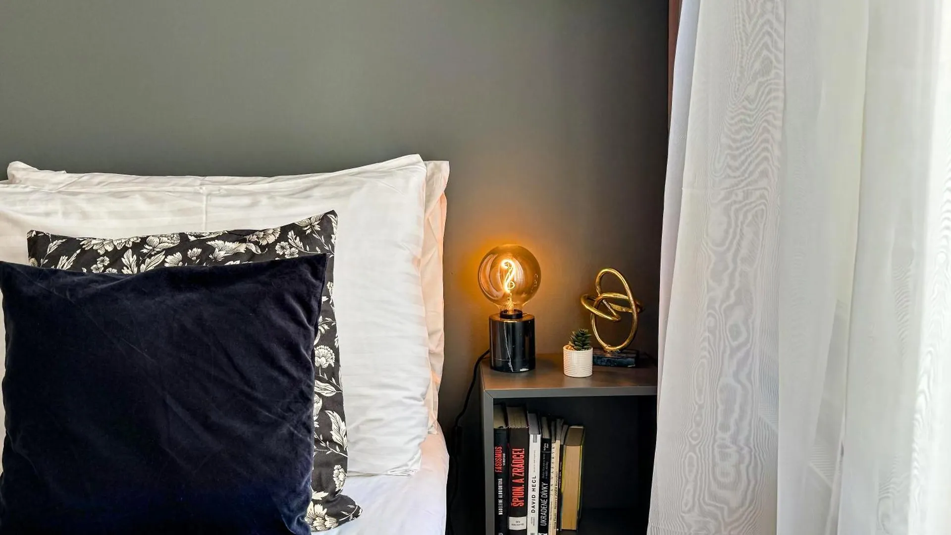 Cinematic Apartment With Pool Table & Cinema Room In The Heart Of Prague 0*,