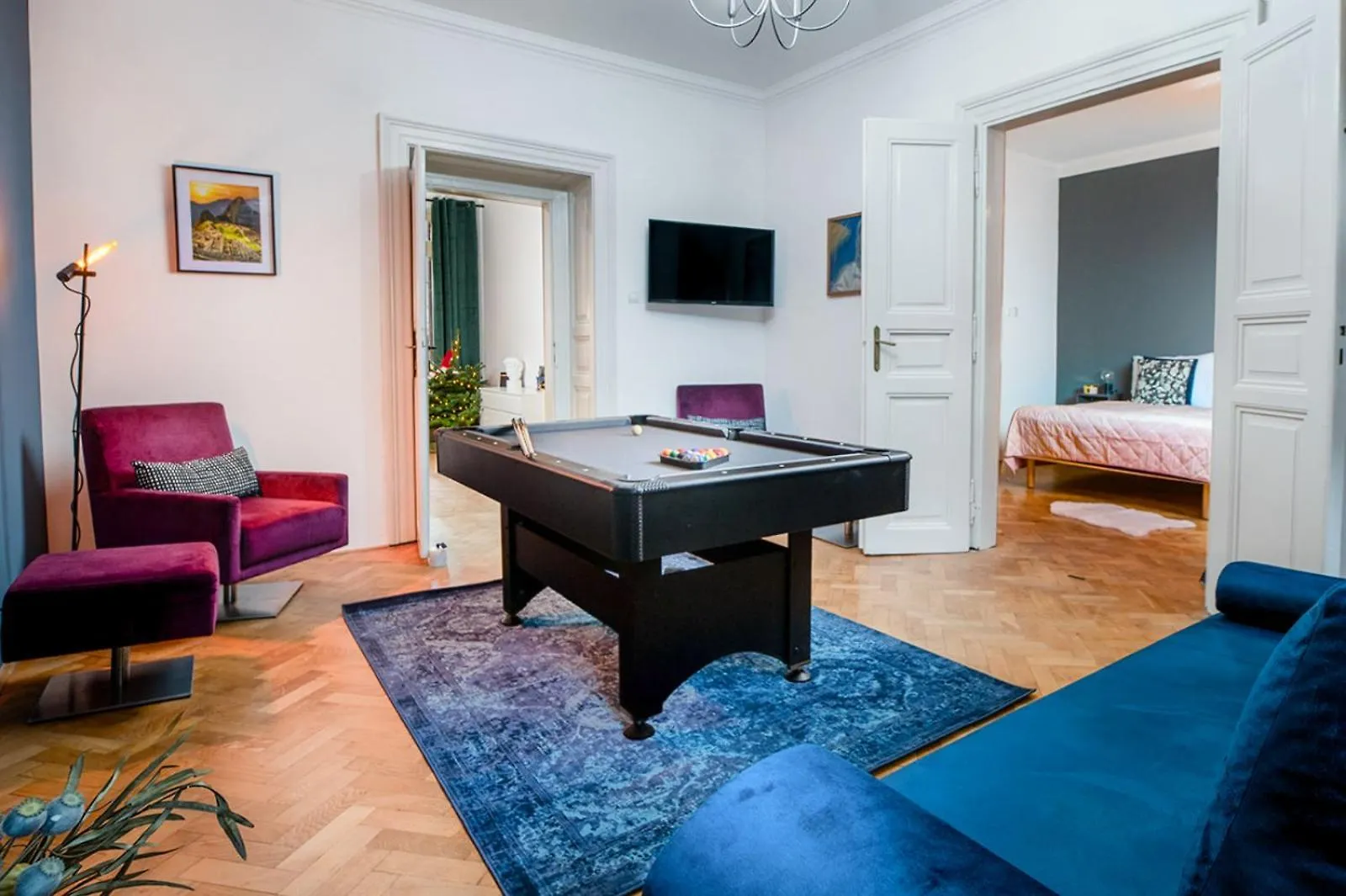 Cinematic Apartment With Pool Table & Cinema Room In The Heart Of Prague
